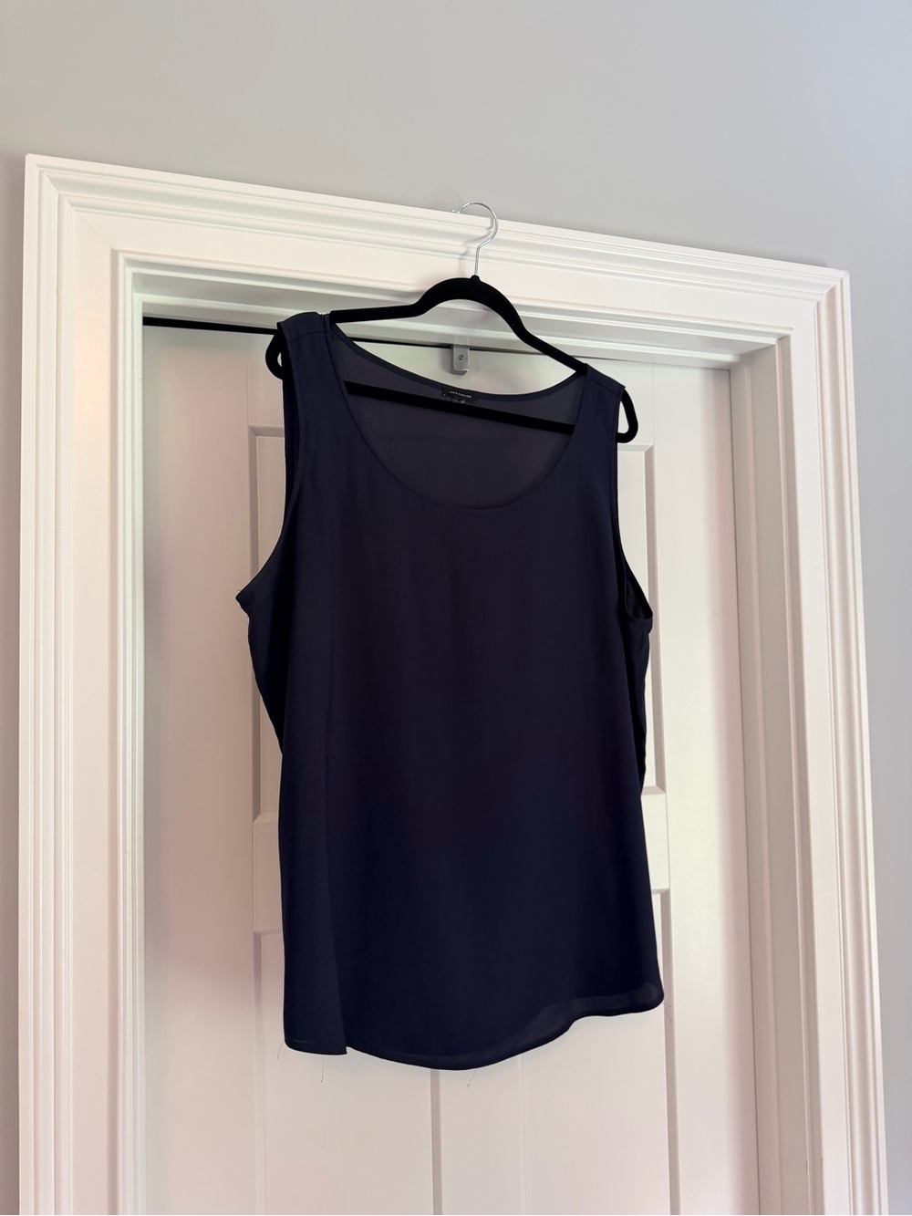 Ann Taylor Dark Navy Scoop Neck Sleeveless Shell